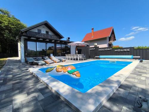July Holiday House — 4-Star Luxury Hotel in Dugo Selo, Croatia