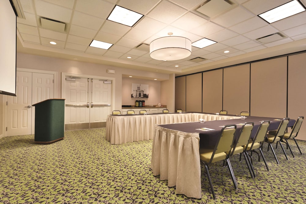 Hilton Garden Inn Akron Canton Airport - photo 25