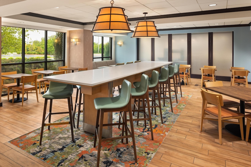 Hampton Inn Minneapolis Roseville - photo 2