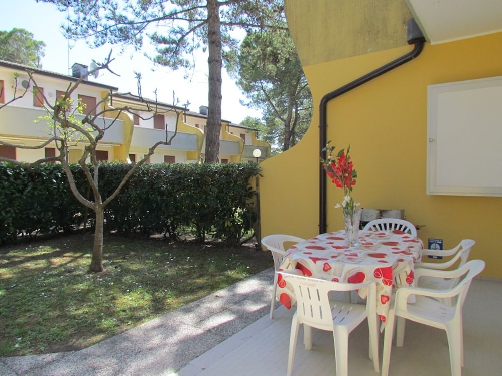 Lovely Flat With Garden and Shared Pool — 4-Star Luxury Hotel in San Michele Al Tagliamento, Italy