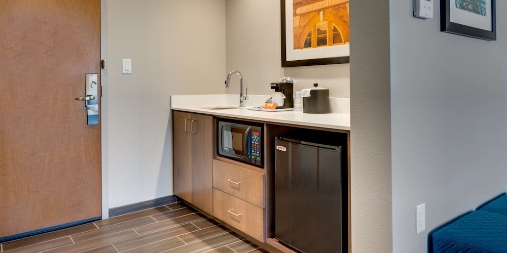 Hampton Inn & Suites Knoxville Papermill Drive - photo 16