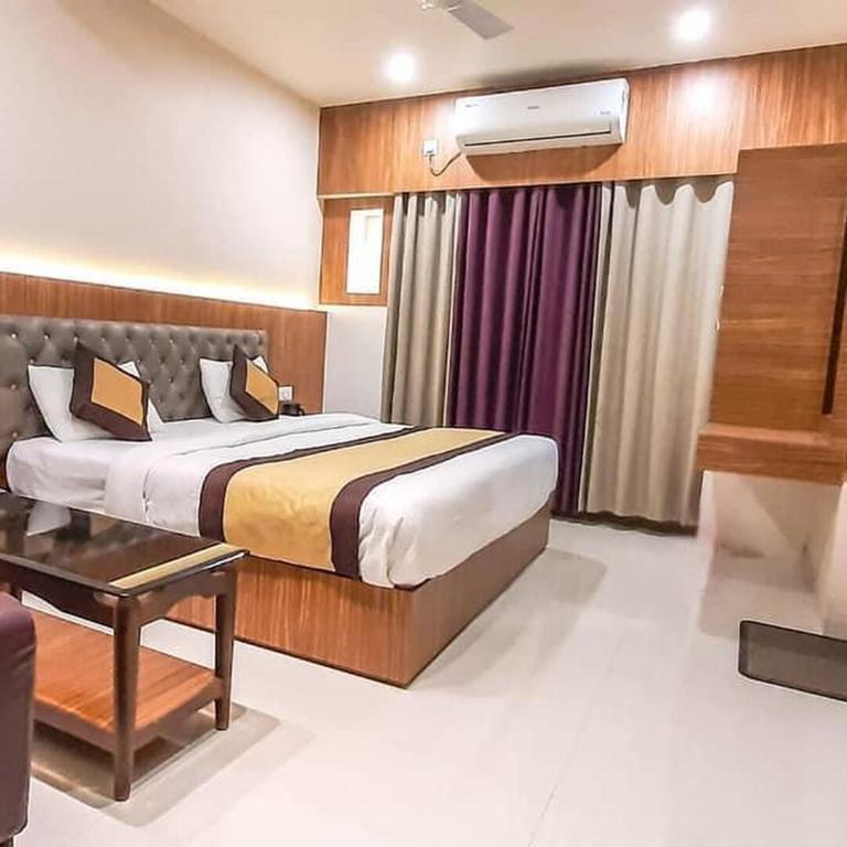Hotel Geeta Bilaspur in Bilaspur, India