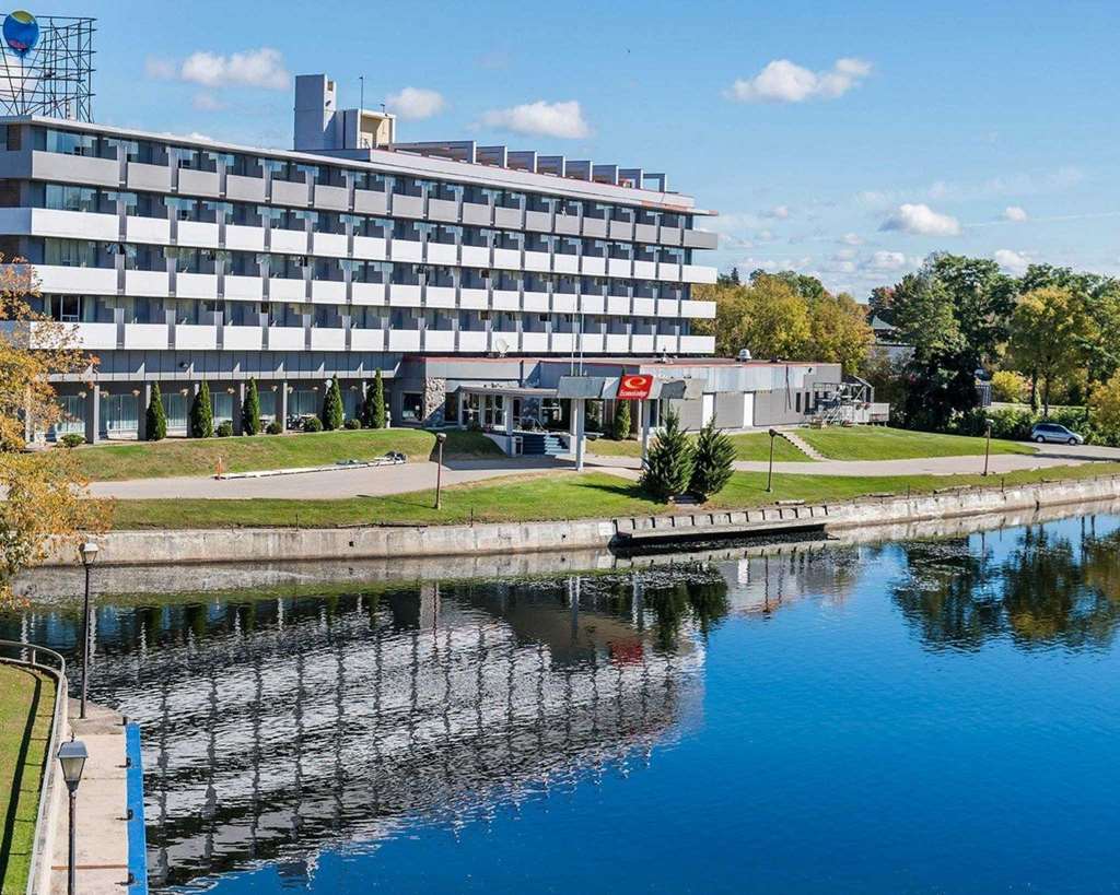 Econo Lodge - carbon neutral hotel in Smiths Falls