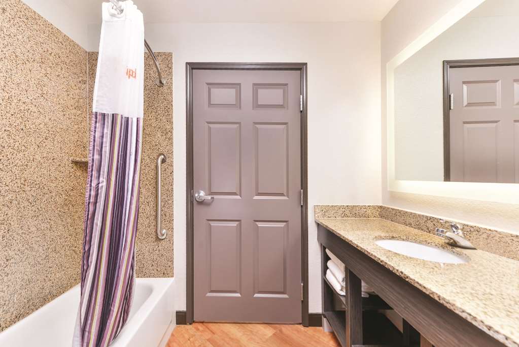 La Quinta Inn & Suites by Wyndham Abilene Mall - photo 11