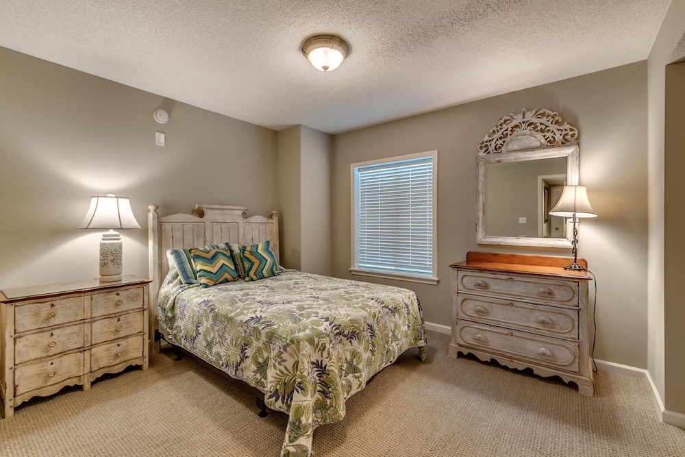 Barefoot Resort North Tower by Condo World - photo 10