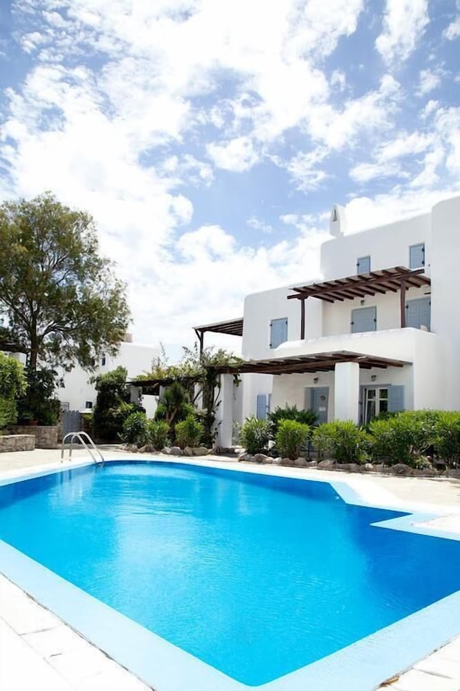Pantelis House — 4-Star Luxury Hotel in Ornos, Greece