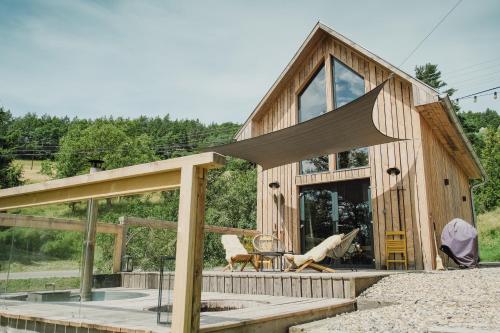 Humno - carbon neutral hotel in Nova Bana