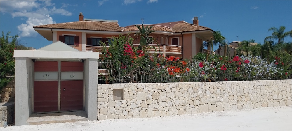 Villa Giulia — 4-Star Luxury Hotel in Siracusa, Italy