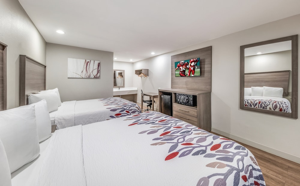 Red Roof Inn Lewisville - photo 14