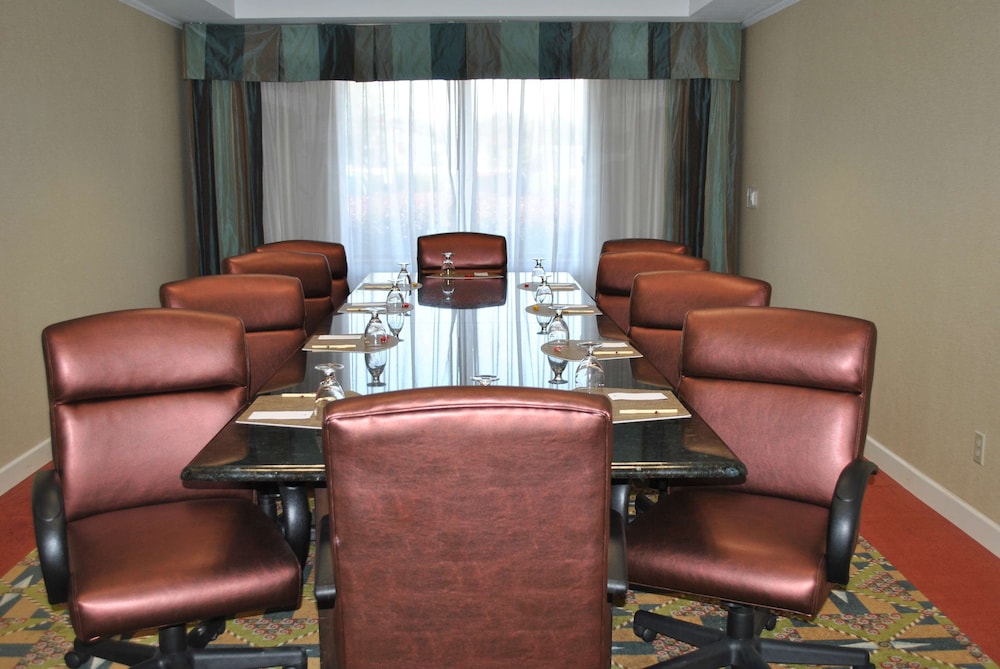 Doubletree by Hilton Hotel Fayetteville - photo 28
