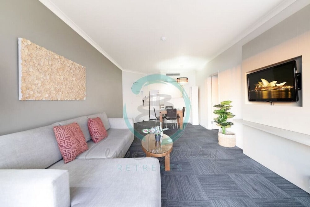 Zen88 Esplanade 1Br Ocean View Suite — 4-Star Luxury Hotel in Darwin, Australia