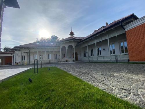 Augsburg Apart — 4-Star Luxury Hotel in Piatra Neamt, Romania