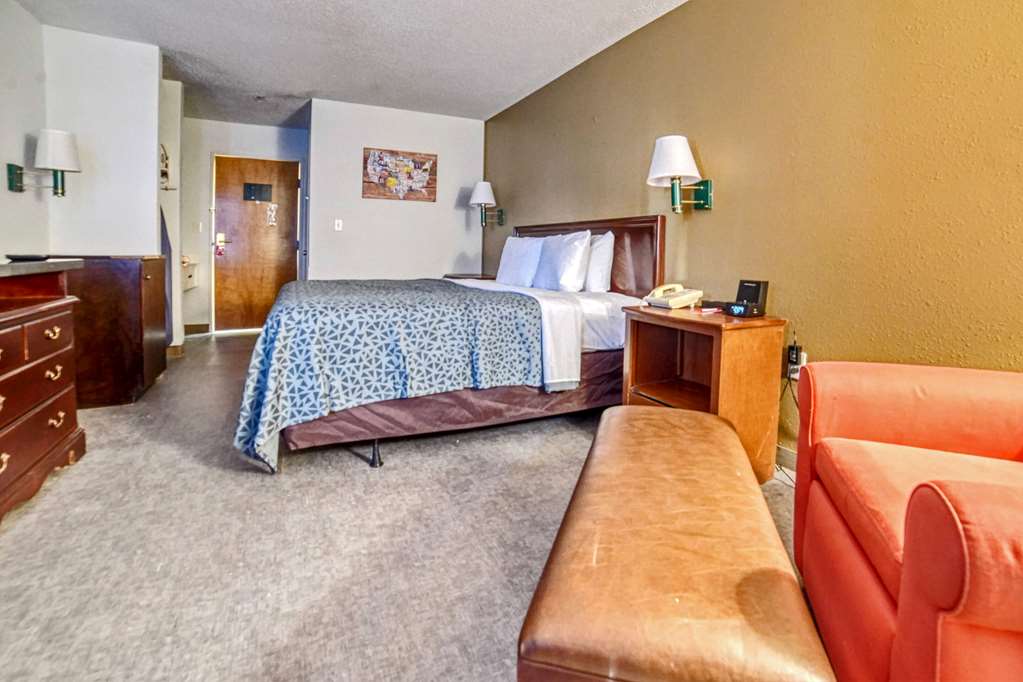 Econo Lodge Raleigh near Walnut Creek Amphitheatre - photo 28
