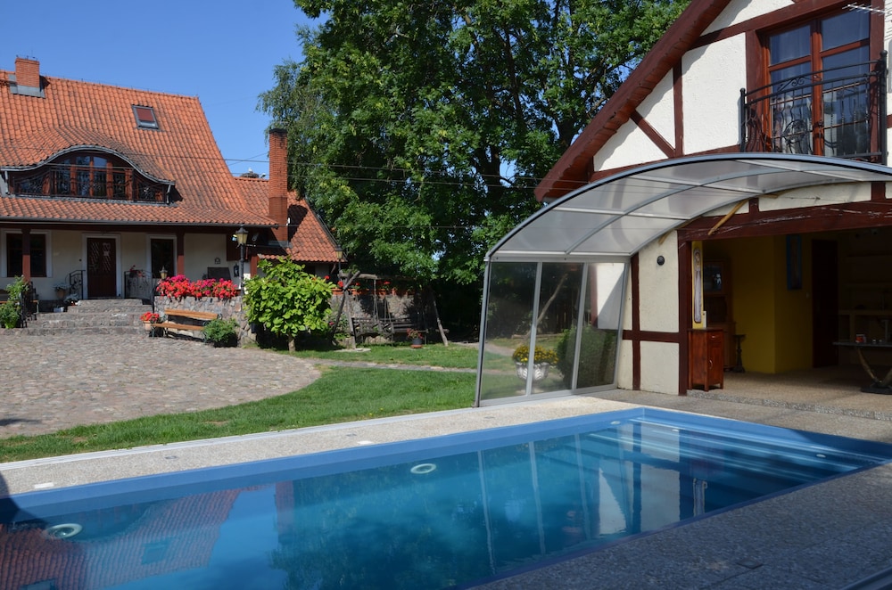 Dworek Mazurski Lizer — hotel in Pozezdrze