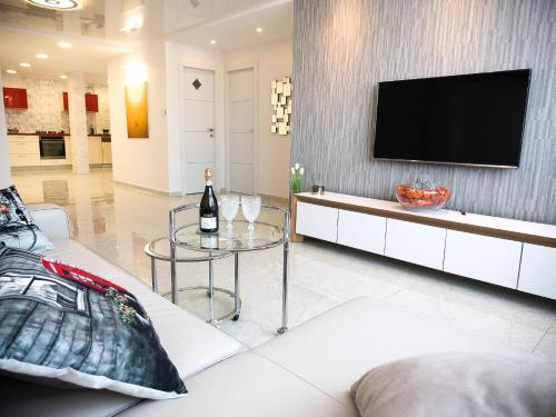 FaRoyal Luxury Suite — 4-Star Luxury Hotel in Eilat, Israel