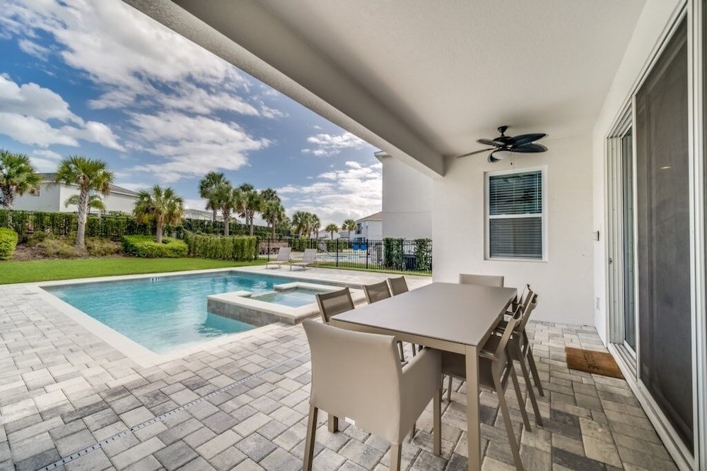 Brand New Encore Resort 5 Bed Resort Home 5 Bedroom Villa - photo 32
