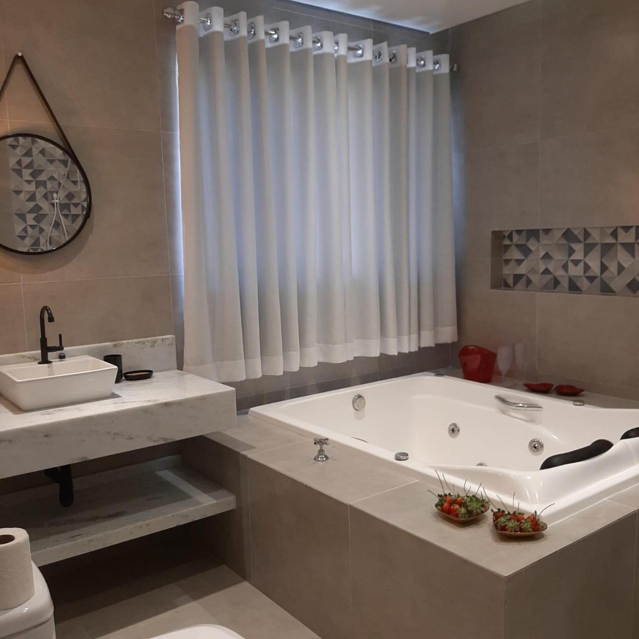 Cabanas Privativas Com Jacuzzi Cozinha Churrasqueira E Decoracao Sitio Pauletto in Jarinu, Brasil