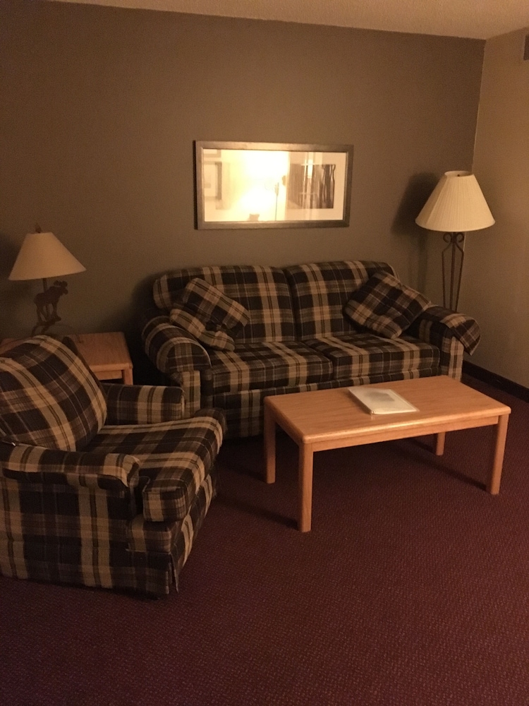 Moose Lake Lodge & Suites - photo 19