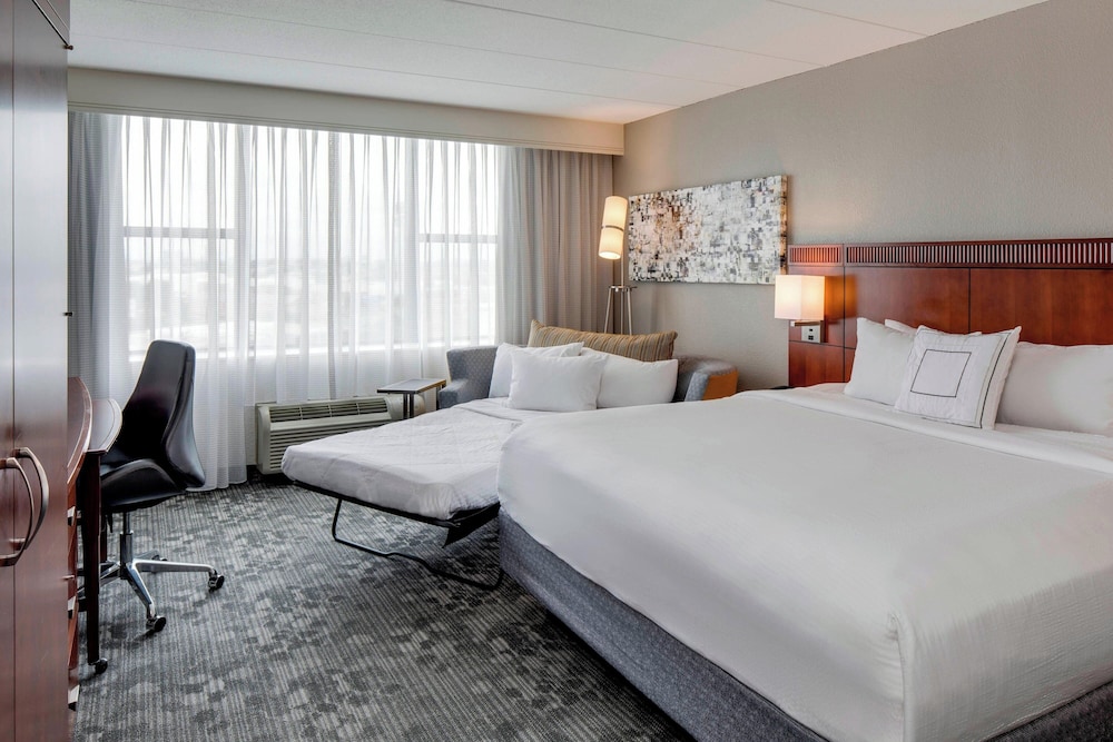 Courtyard by Marriott Boston Logan Airport - photo 22