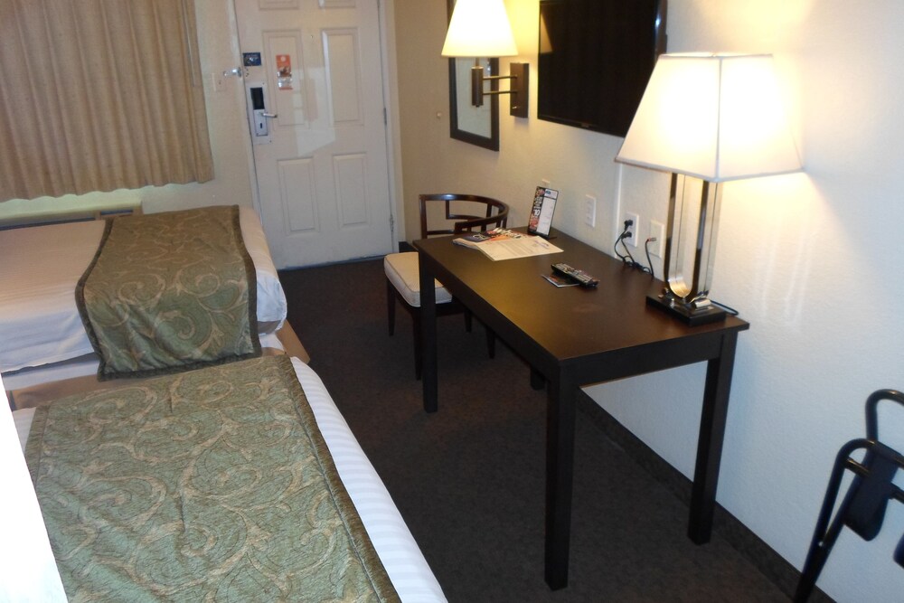 Motel 6 Las Vegas NV Strip - photo 31
