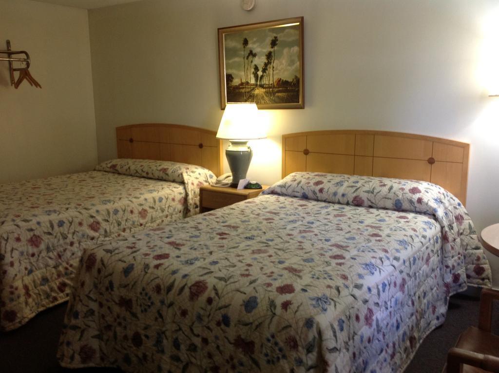 Admiral Motel - photo 13