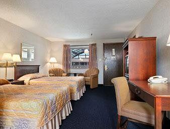 Elk Grove Hotel - photo 5