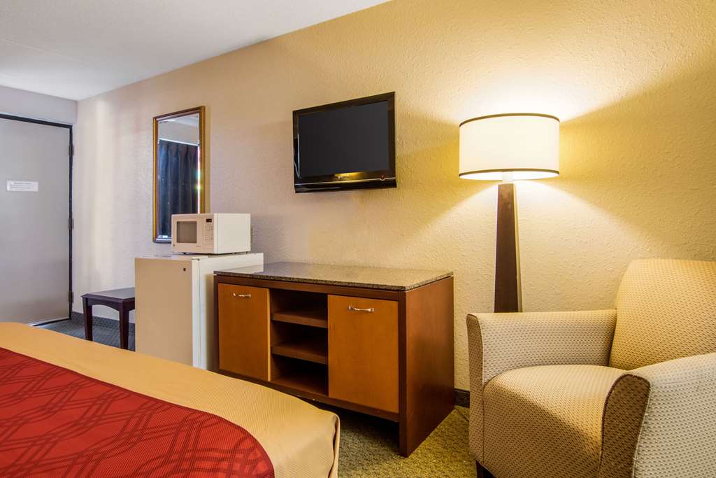 Econo Lodge Inn & Suites Conference Center - photo 12