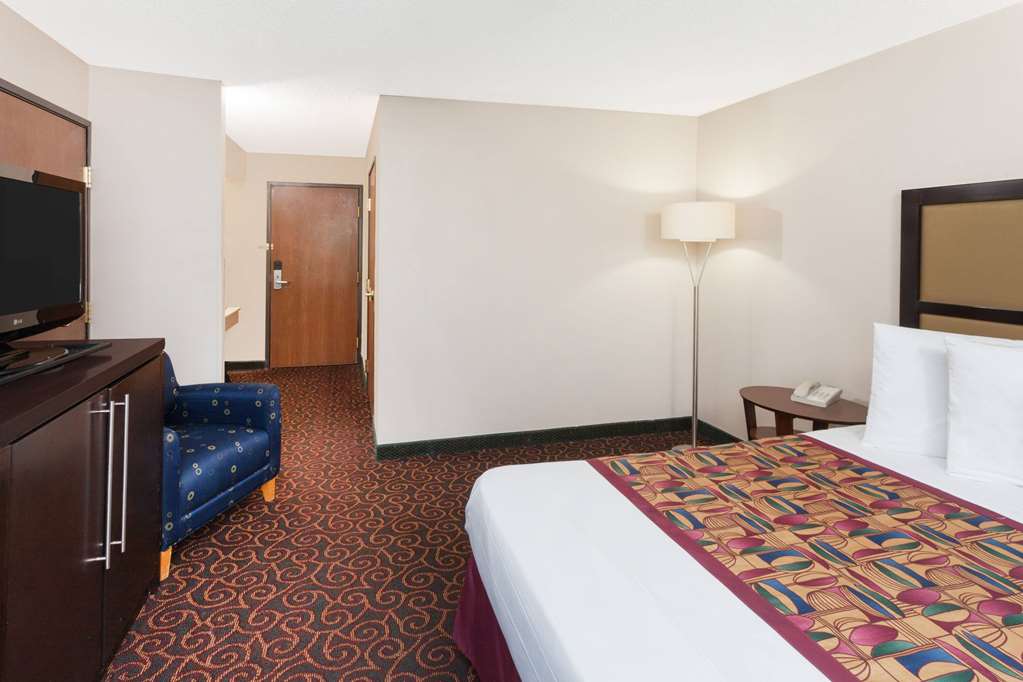 Baymont by Wyndham Chicago Calumet City - photo 18