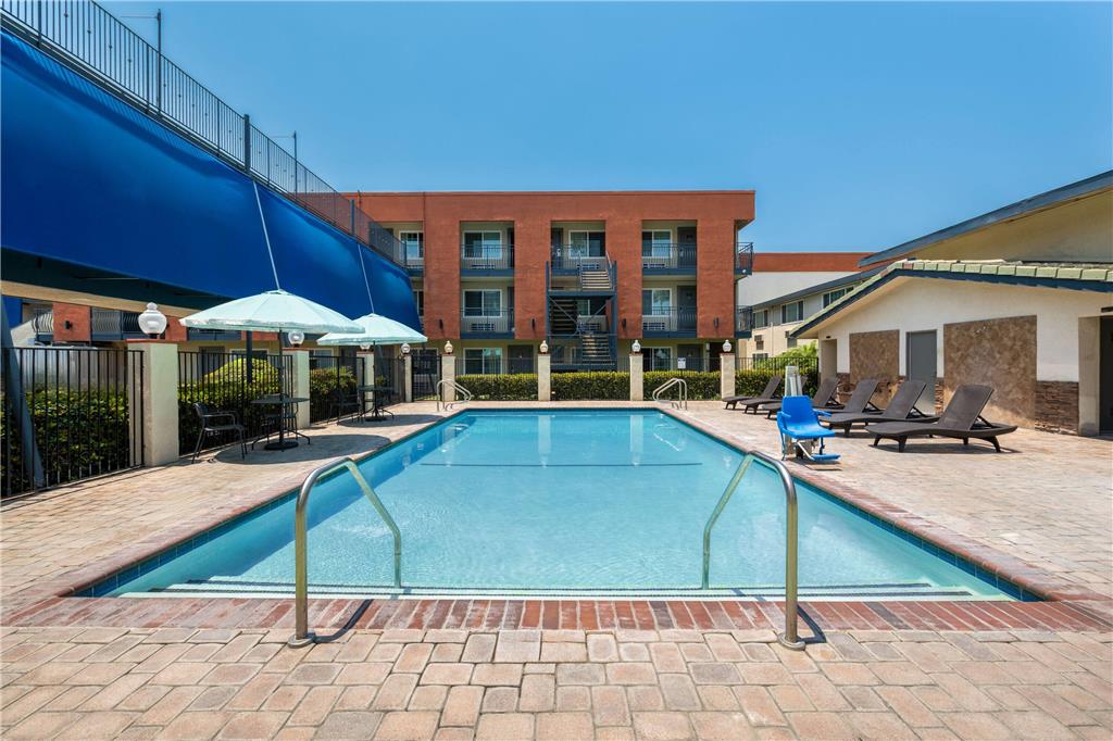 Travelodge Inn & Suites by Wyndham Anaheim on Disneyland Dr - photo 8