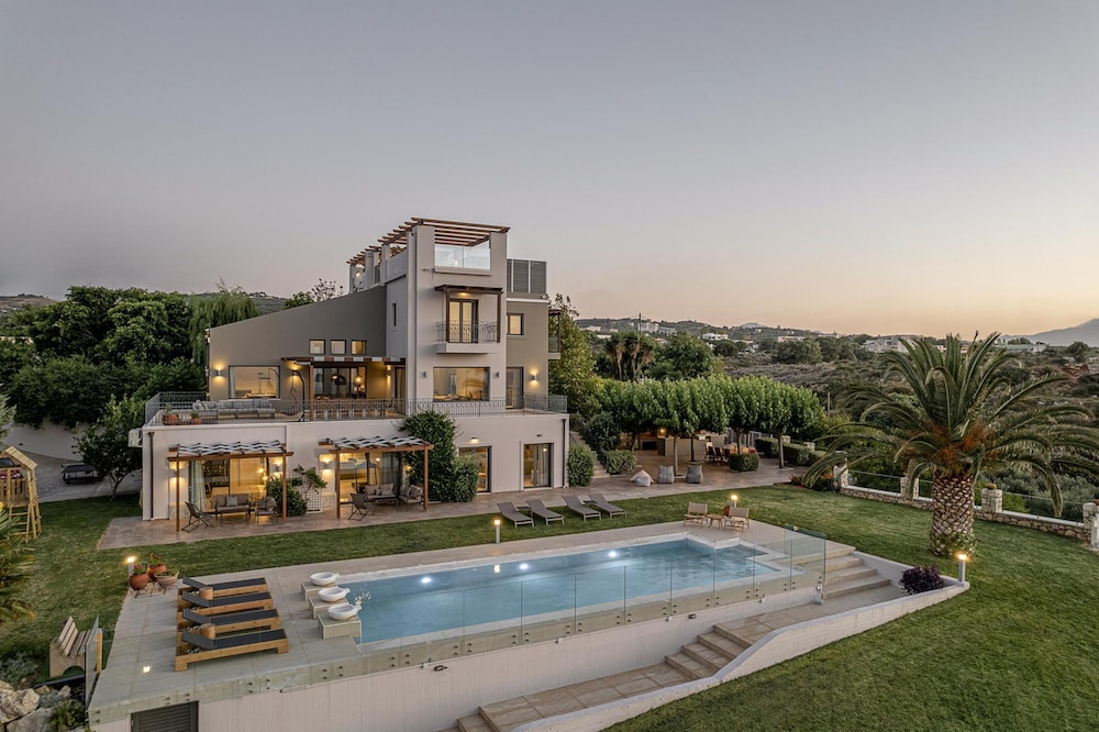 Villa Heora the Floating Residence — 4-Star Luxury Hotel in Rethymno, Greece