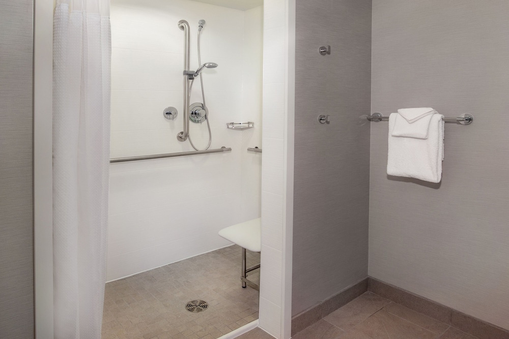Courtyard by Marriott Boston Billerica Bedford - photo 13
