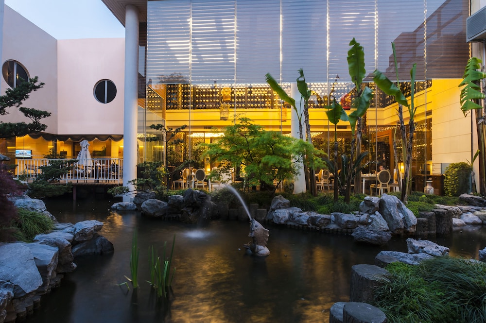 Grand Skylight Gardens Hotel Shanghai — 4-Star Luxury Hotel in Shanghai, People's Republic of China