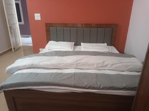 Hotel Royal Place — hotel in Rampur