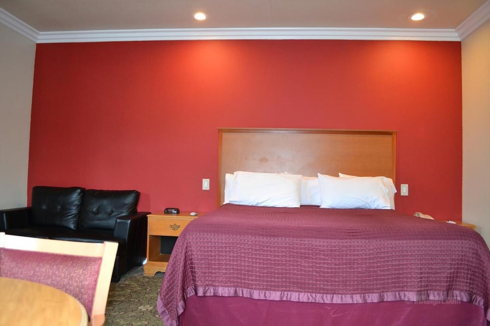 The Miramar Inn and Suites - photo 13
