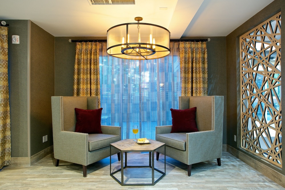 Holiday Inn Express & Suites Paso Robles by IHG - photo 42