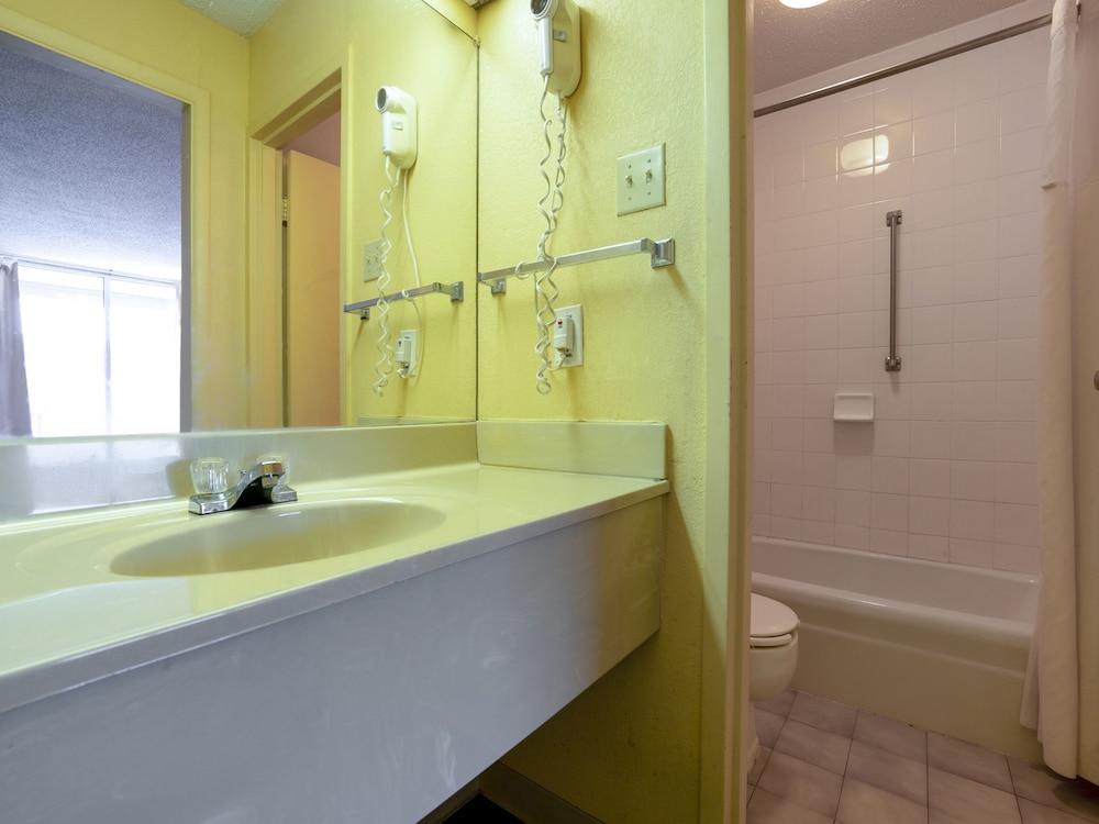 Travelodge by Wyndham Henderson - photo 25