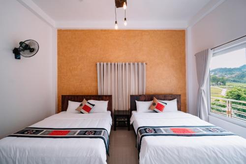 Ethnic Jr in Thi Tran Gjong Van, Vietnam