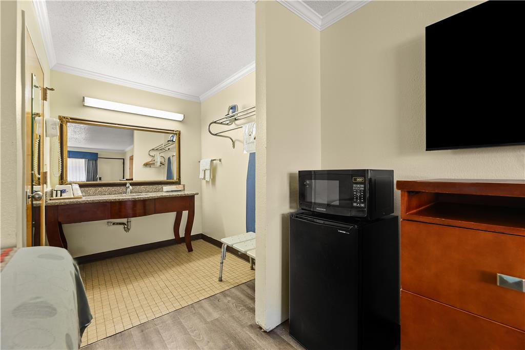 Americas Best Value Inn and Suites Aberdeen - photo 18