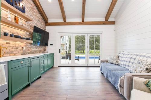 The Pool House at Fr. Sorin's w Paddle Tennis — 4-Star Luxury Hotel in South Bend, United States