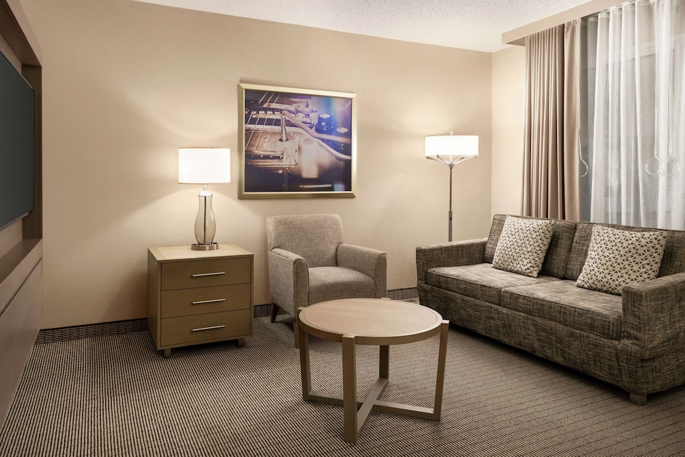 Embassy Suites by Hilton Cleveland Rockside - photo 11