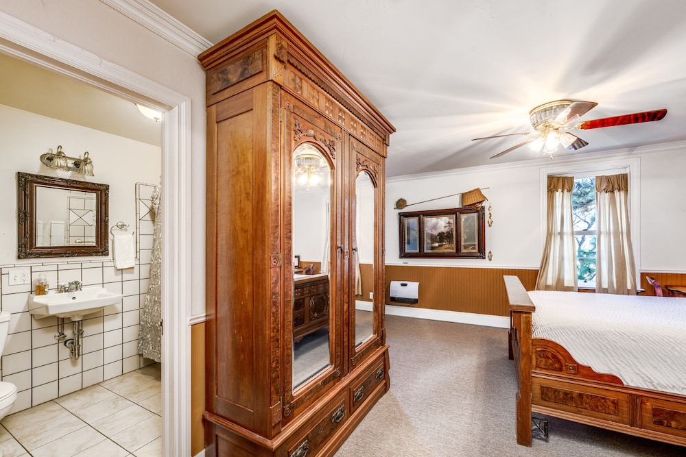 The Dutch Flat Hotel - photo 23