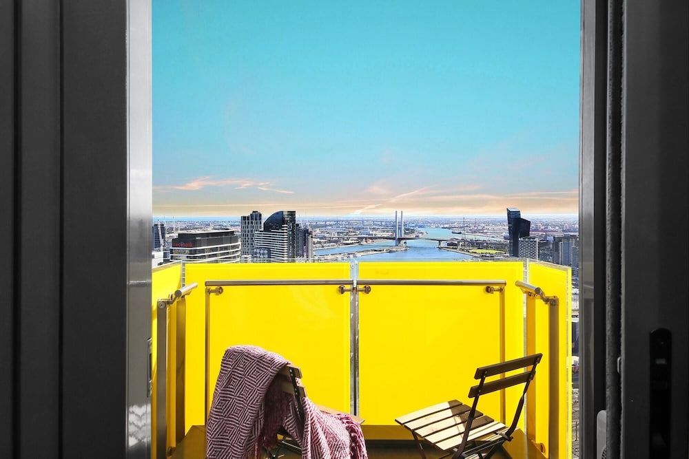 Luxurious Urban Retreat with Stunning Views — 5-Star Luxury Hotel in Melbourne, Australia