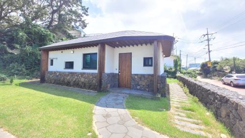 Joohane Jejudo House — 4-Star Luxury Hotel in Jeju City, South Korea