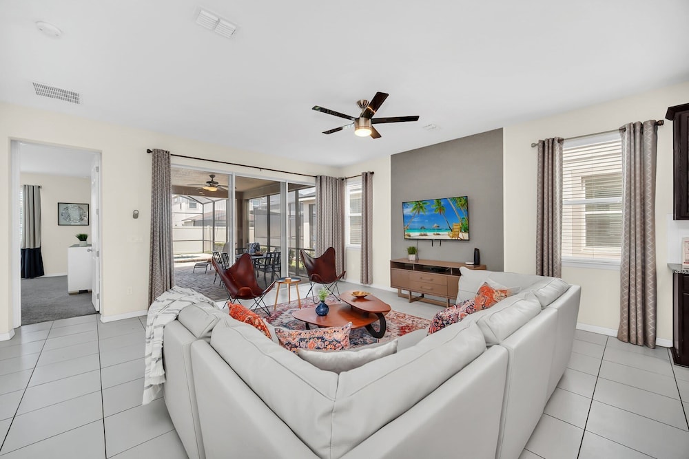 Chic Resort Villa: Themed Rooms Pool & Game Room - photo 29
