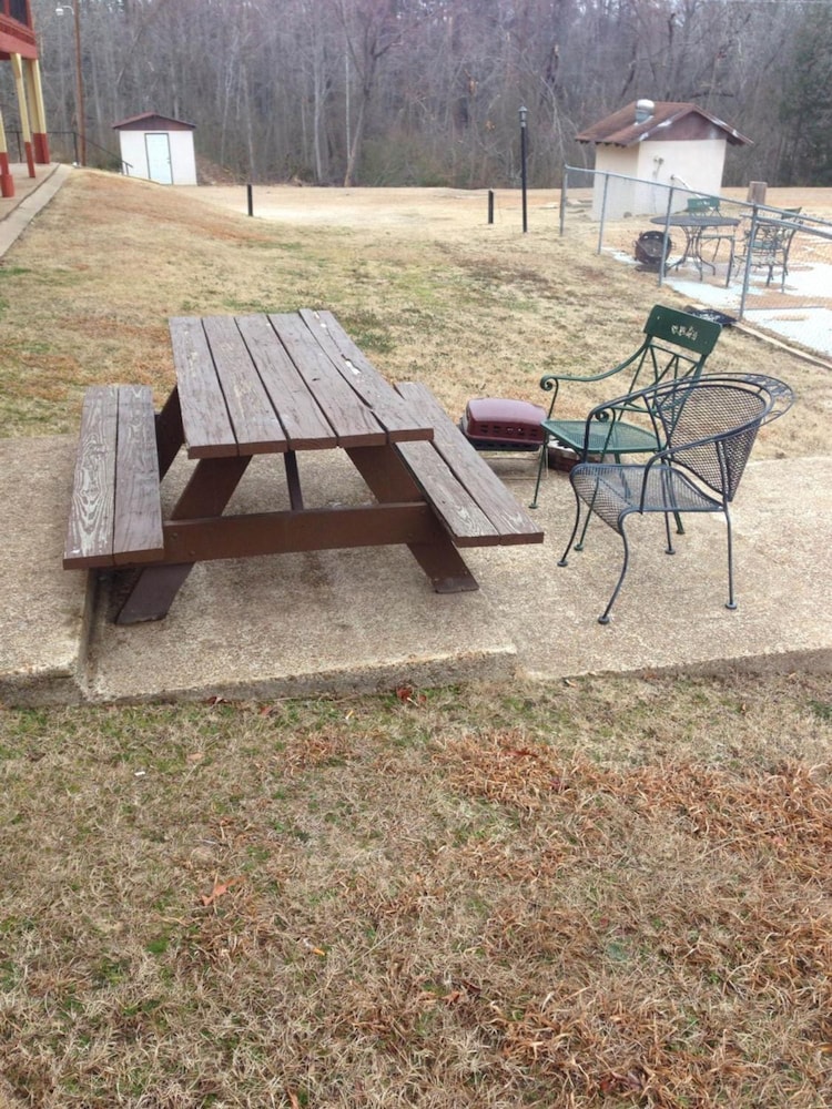 Sportsman Inn and Suites - photo 21