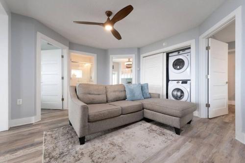 Be A Nomad Ocean Front Bottom Stylish Unit — 4-Star Luxury Hotel in Neptune Beach, United States