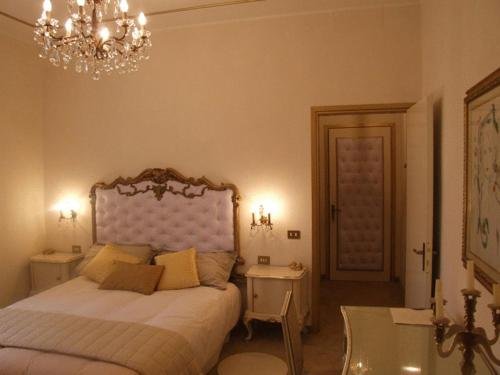 Suite Exclusive in Villa Buttafava — 4-Star Luxury Hotel in Cassano Magnago, Italy
