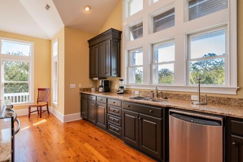 Alta Mira by Oak Island Accommodations - photo 7