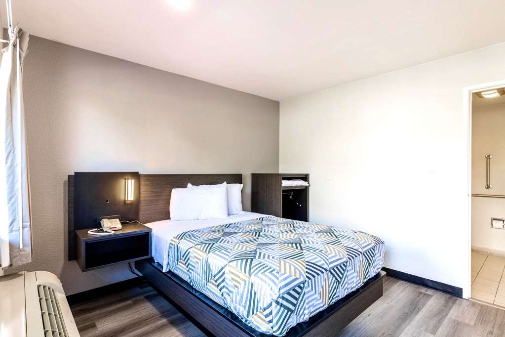 Motel 6 Carlsbad CA East - photo 6