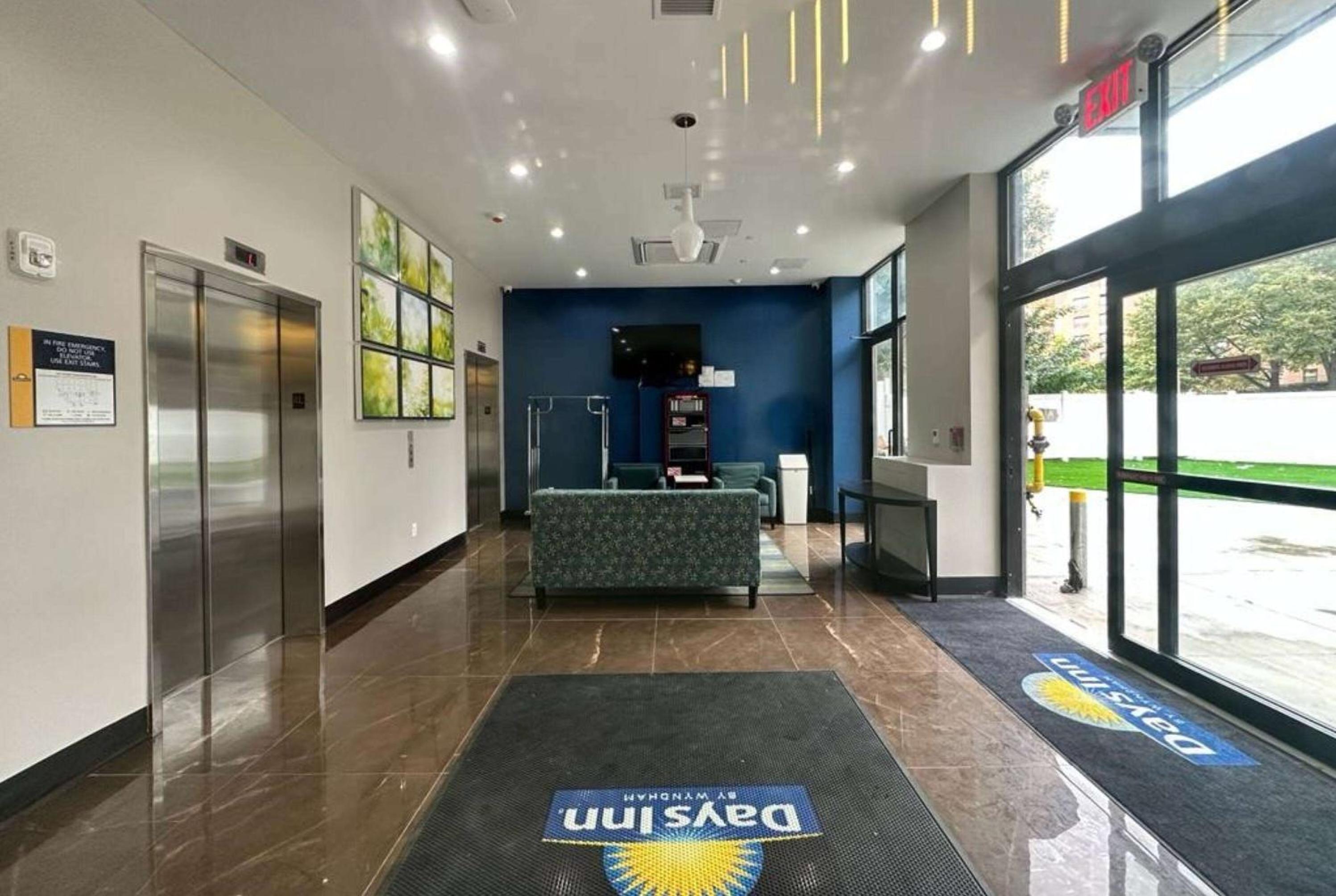 Days Inn by Wyndham Brooklyn Eastern Parkway - photo 11